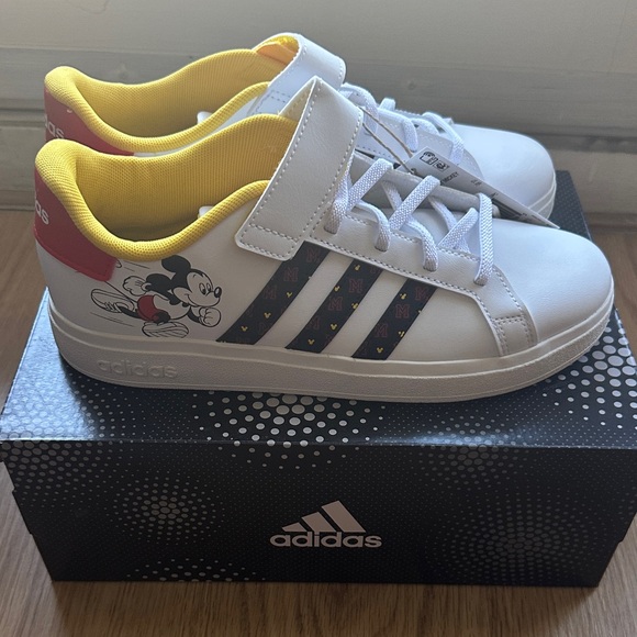 adidas Shoes - Adidas Grand Court Mickey Sneaker 👟 Big Kids Sz 6, fits Sz 7.5 US Women